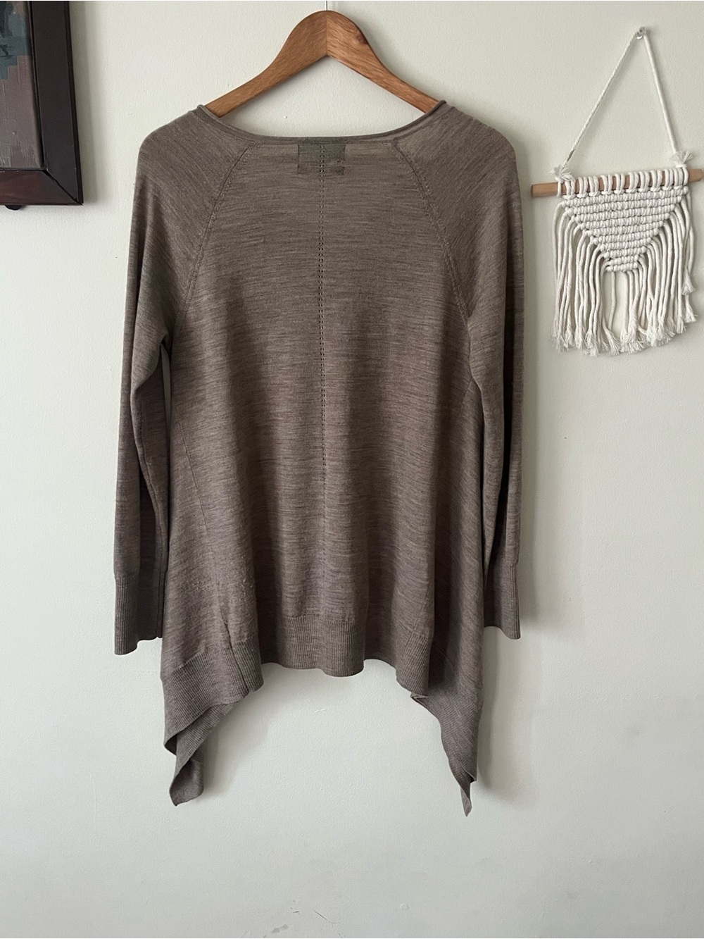 Cynthia Rowley Taupe V-Neck Merino wool oversized Sweater- Medium PtP 20 inch - Picture 7 of 8